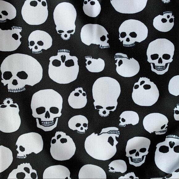 Onzie Black Skull Cropped Athletic Legging Pants - Picture 6 of 10